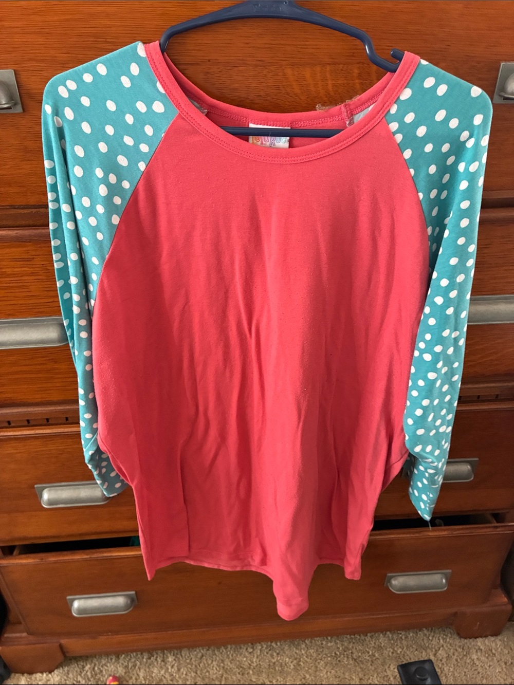 LuLaRoe Coral Raglan Tee with Teal Polka Dot Sleeves